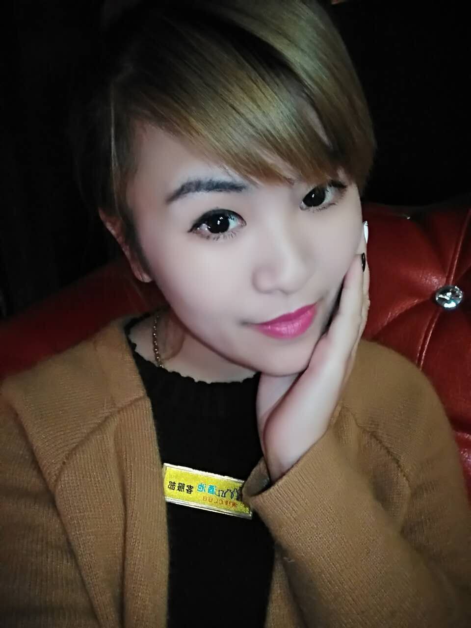绫儿求升级个人动态 绫儿求升级直播间 美女