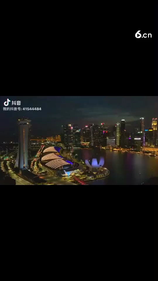摩天轮下的新加坡。
