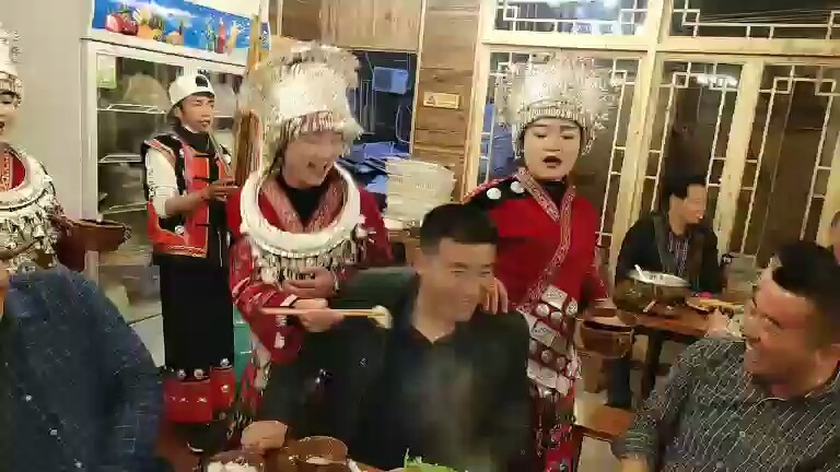 千户苗寨敬酒