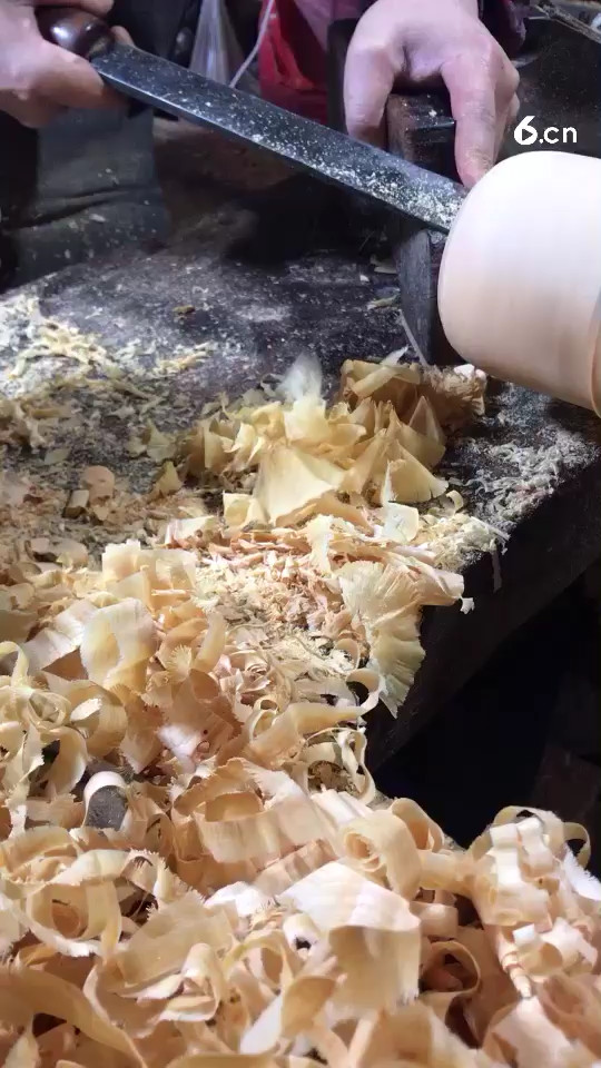 茶叶罐加工中