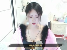 感觉小姐姐今天好像哪里不一样呢