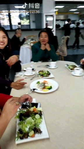 吃水果沙拉，吃出草莓味