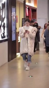 小姐姐笑得好甜啊？