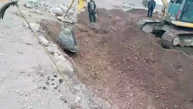 用挖掘机挖盖房就快了