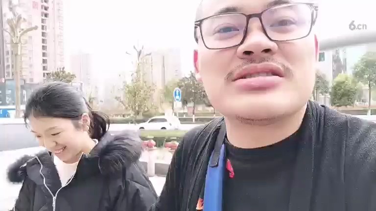 超娃和老婆親嘴哪！