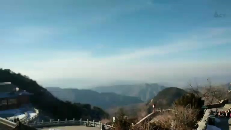 主播登上山顶了