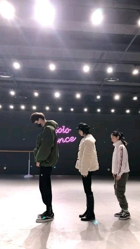 快元旦年会了你们也是这样跳舞吗