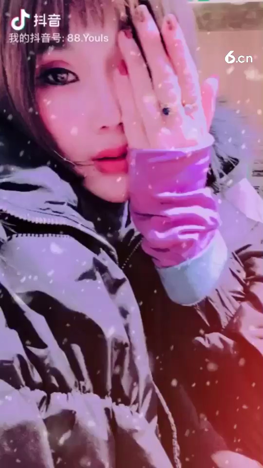 你是不是也记得多久没有说爱我。