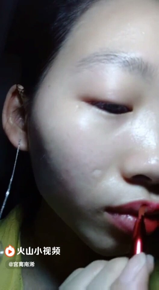 化个妆都能吓跑了几个鬼