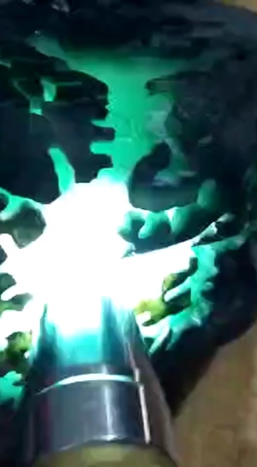 莫湾基开窗料冰晴手镯料