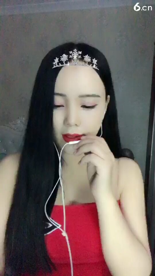 好听。歌声很美