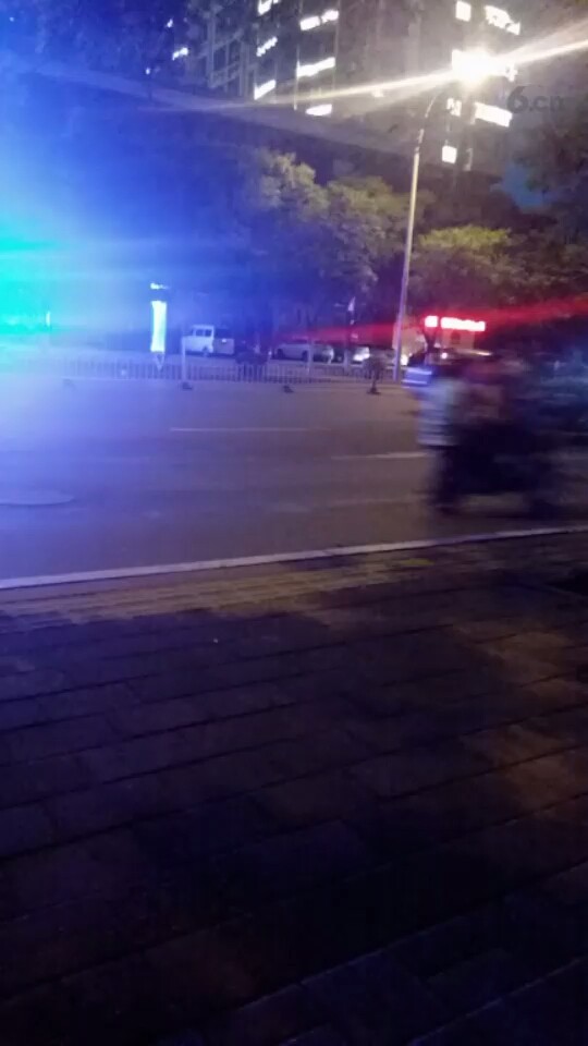夜市的美景在于这里美丽的街道美