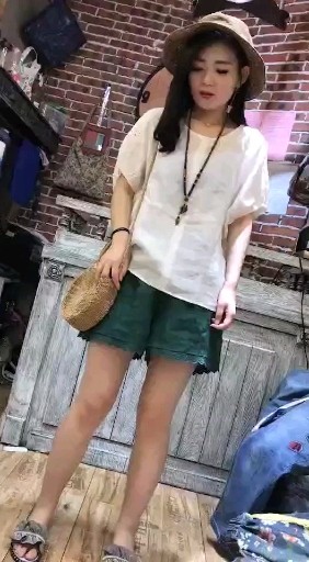 自然感的棉麻服饰，带着清新浪漫