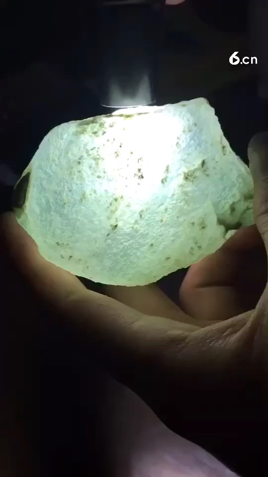 玻璃底。吊炸天