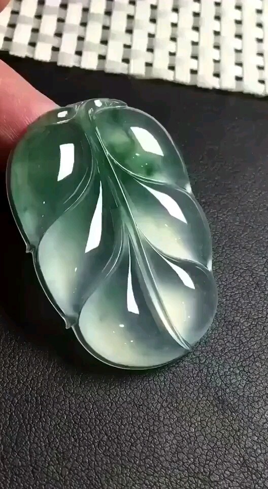 老坑冰种飘花枝繁叶茂翡翠挂件