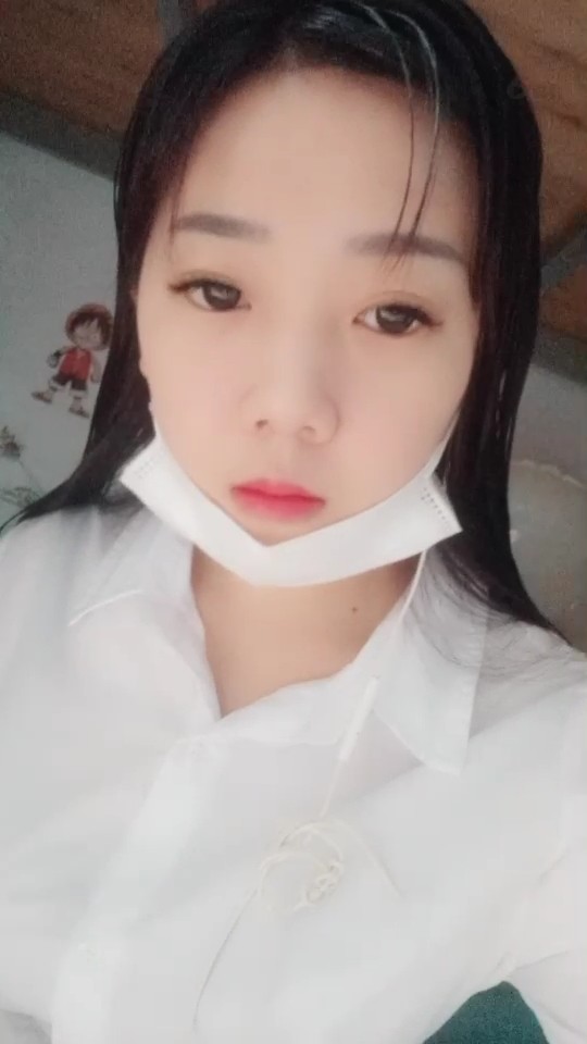 生病了，看着憔悴。