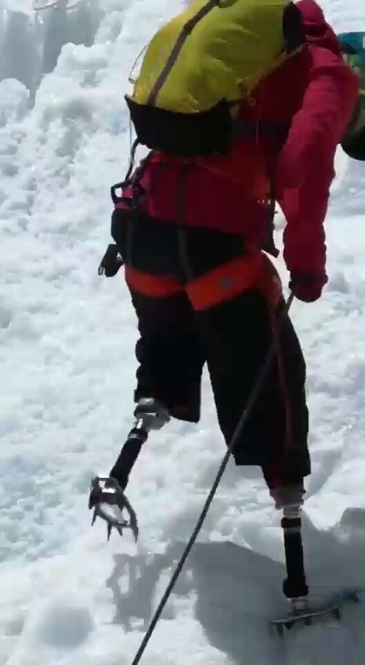 70岁夏老师无腿挑战珠峰