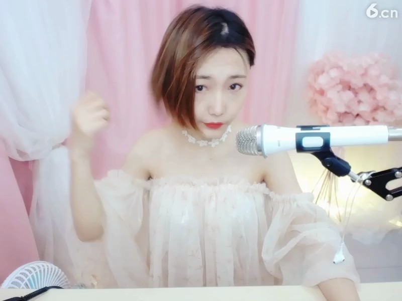 哦