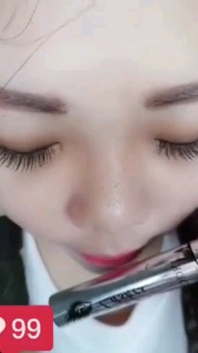 近距离。看生活妆刷出来的效果