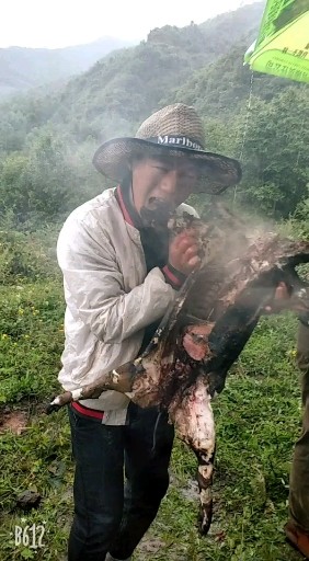 哈哈 彝族就是这样子吃的？
