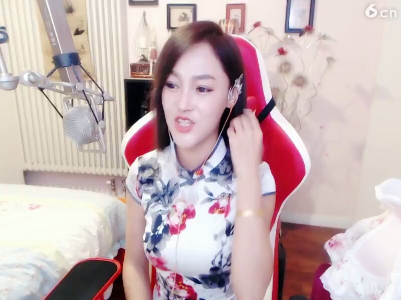美女主播…