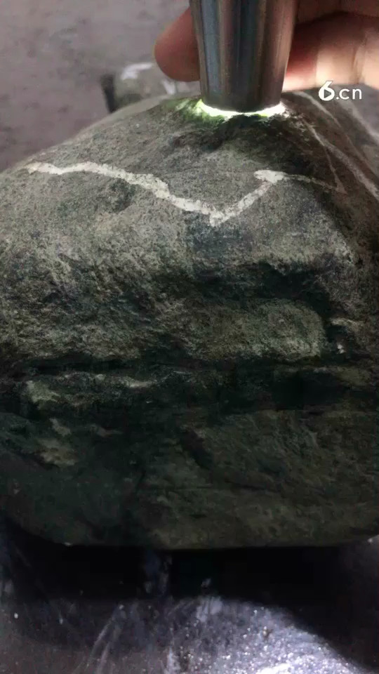 中缅边境翡翠原石