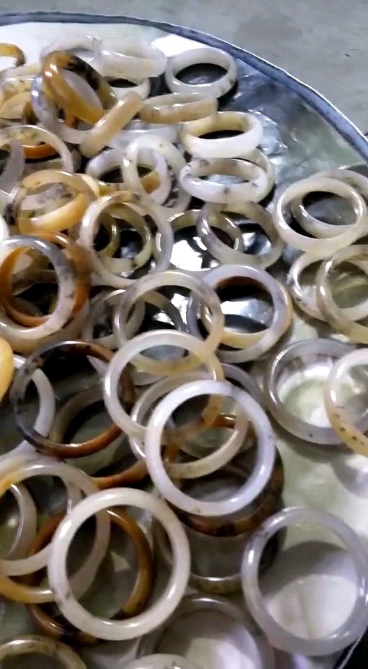 金丝玉草花手镯处理价