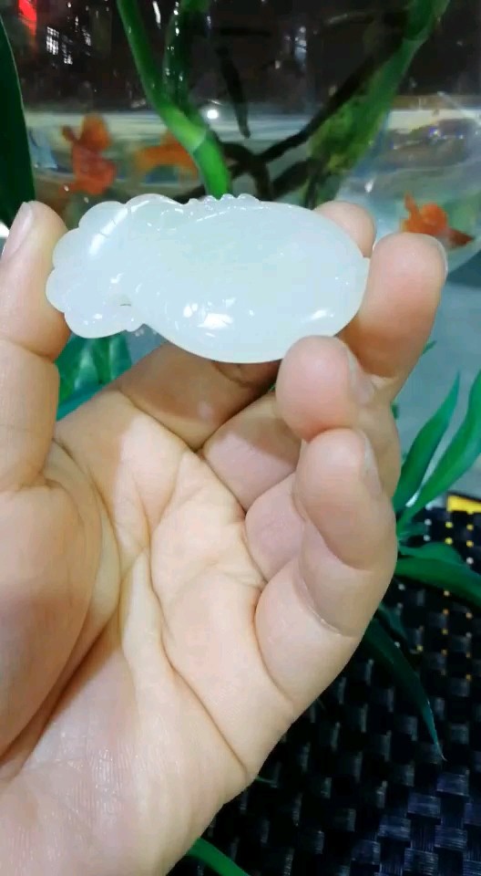 新疆和田玉，手工雕刻，喜欢微我