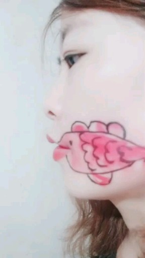 嘴巴嘟嘟
