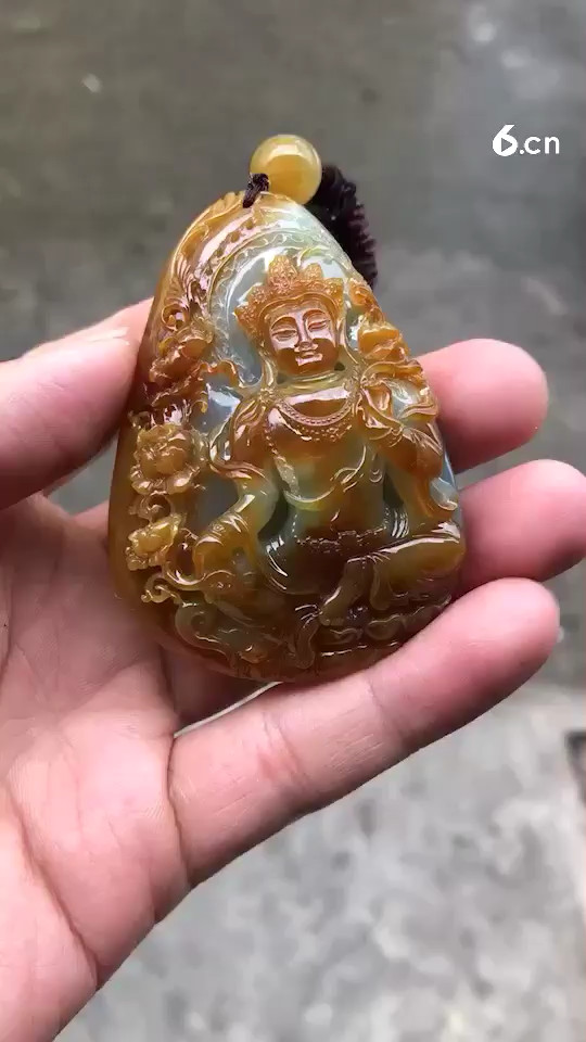 糯冰种黄翡大牌《渡母》