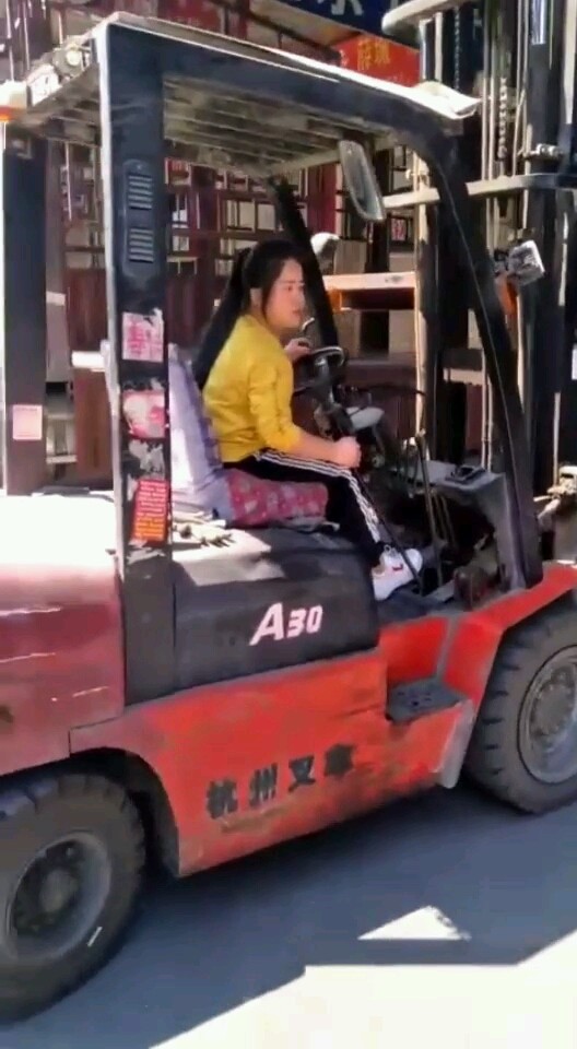 每天这样晒着，晒的黑不溜秋😄