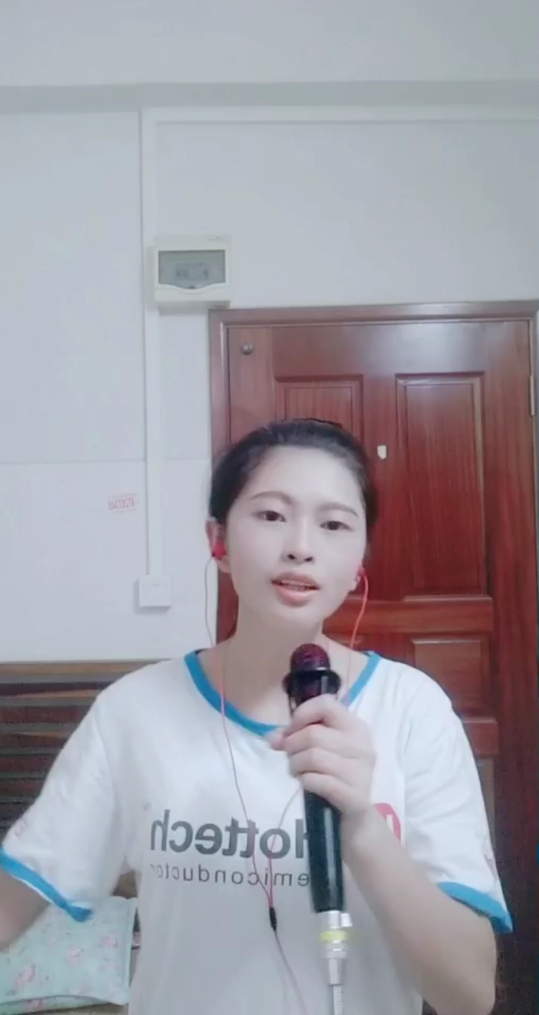 单眼皮的女生