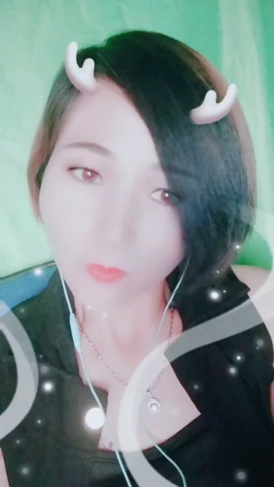 哈哈😄有人在等我吗 😝💋