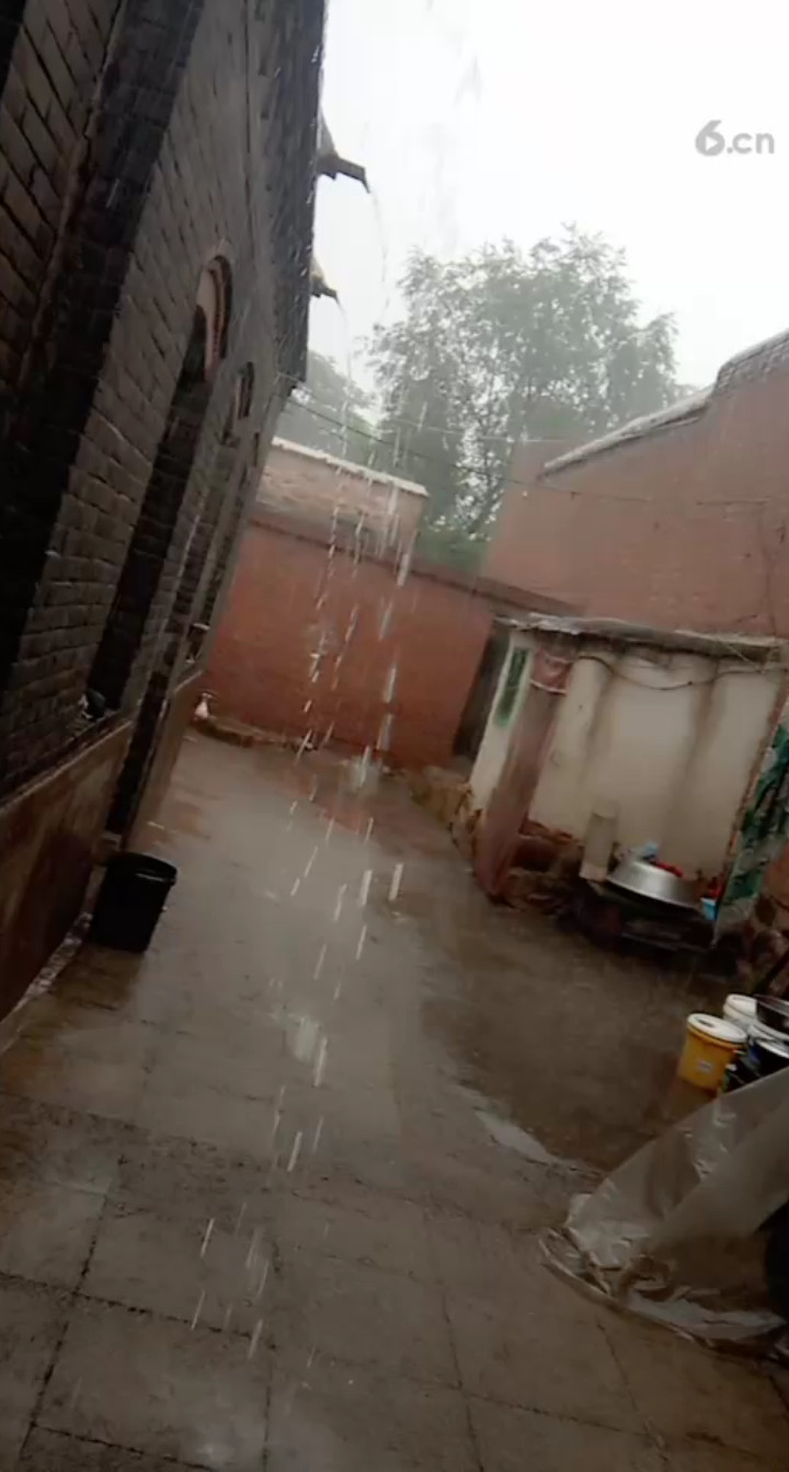又下大雨了今天还有个快递没拿呢