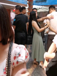 气质小姐姐贴❤给心仪小哥哥