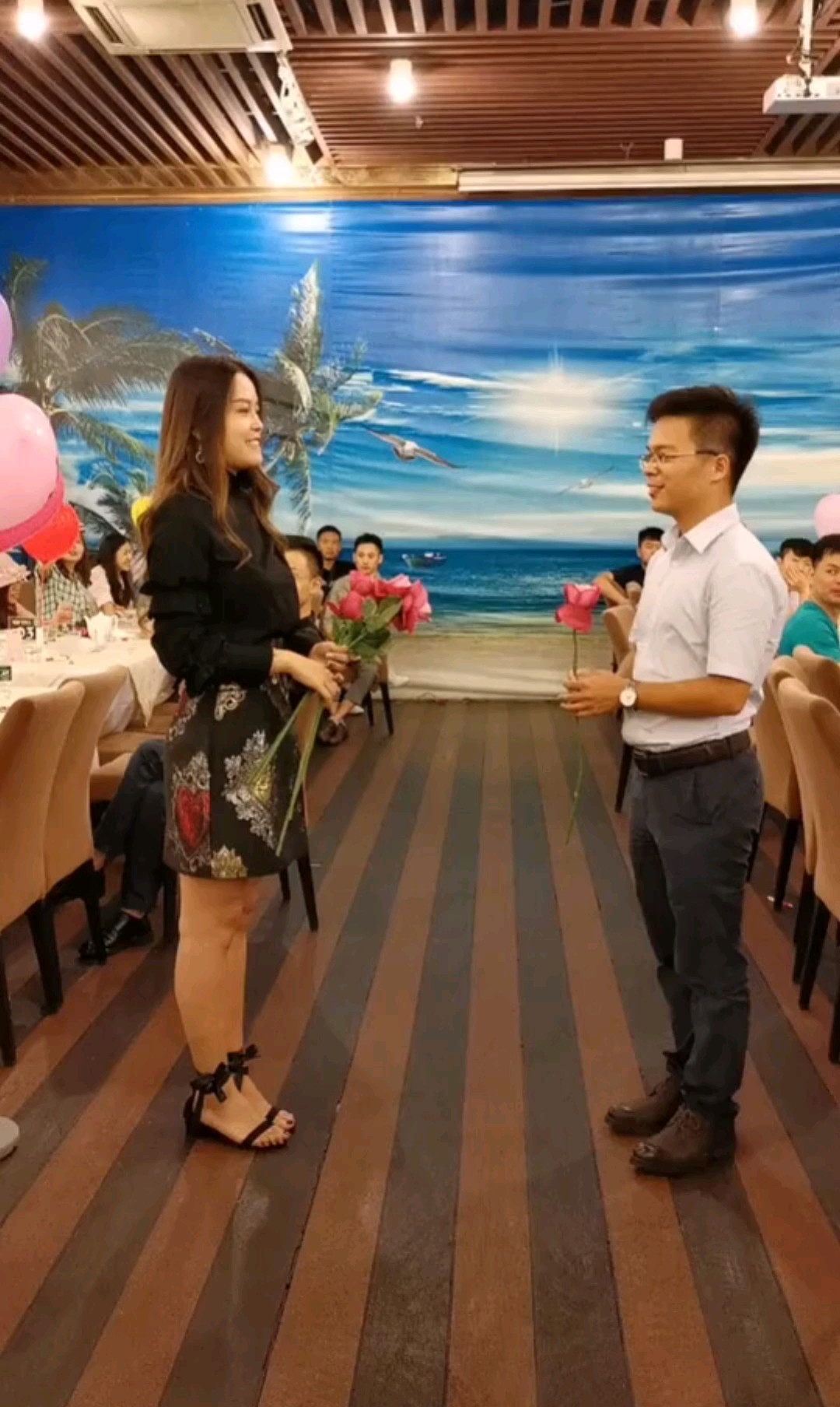 爱真的需要勇气~小伙勇敢邀请已