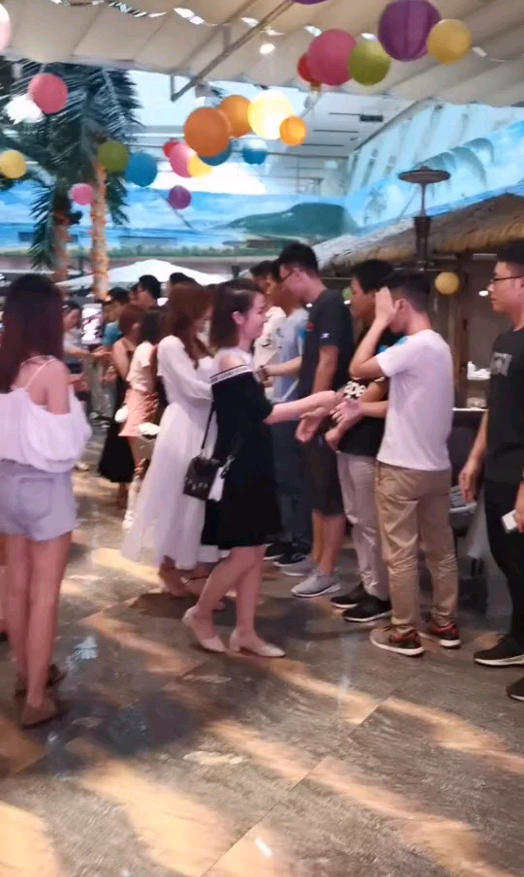 开始相亲啦~好喜欢那个兔子包包