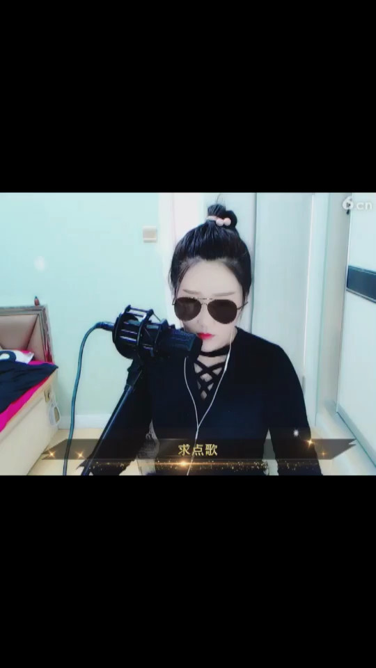 默