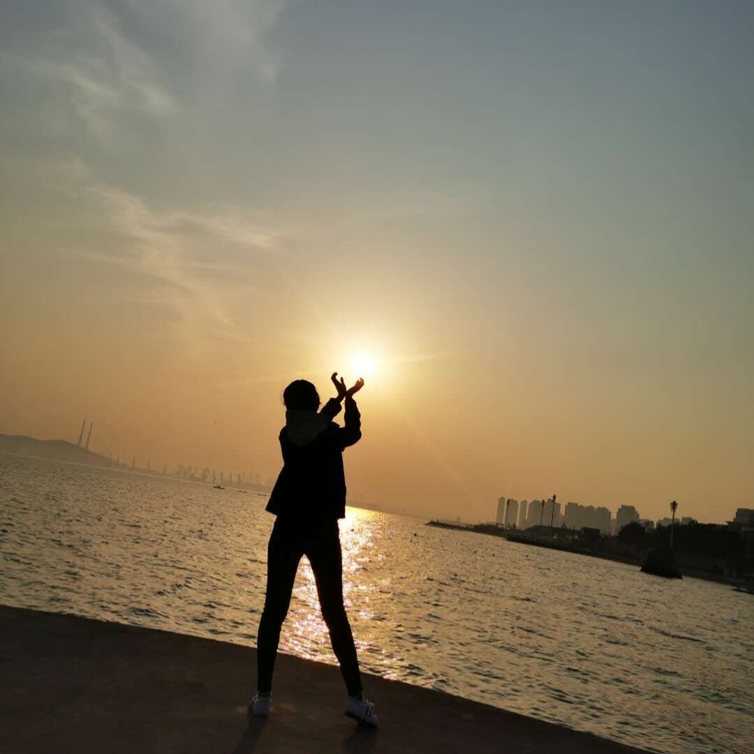 曼陀螺🍃海报
