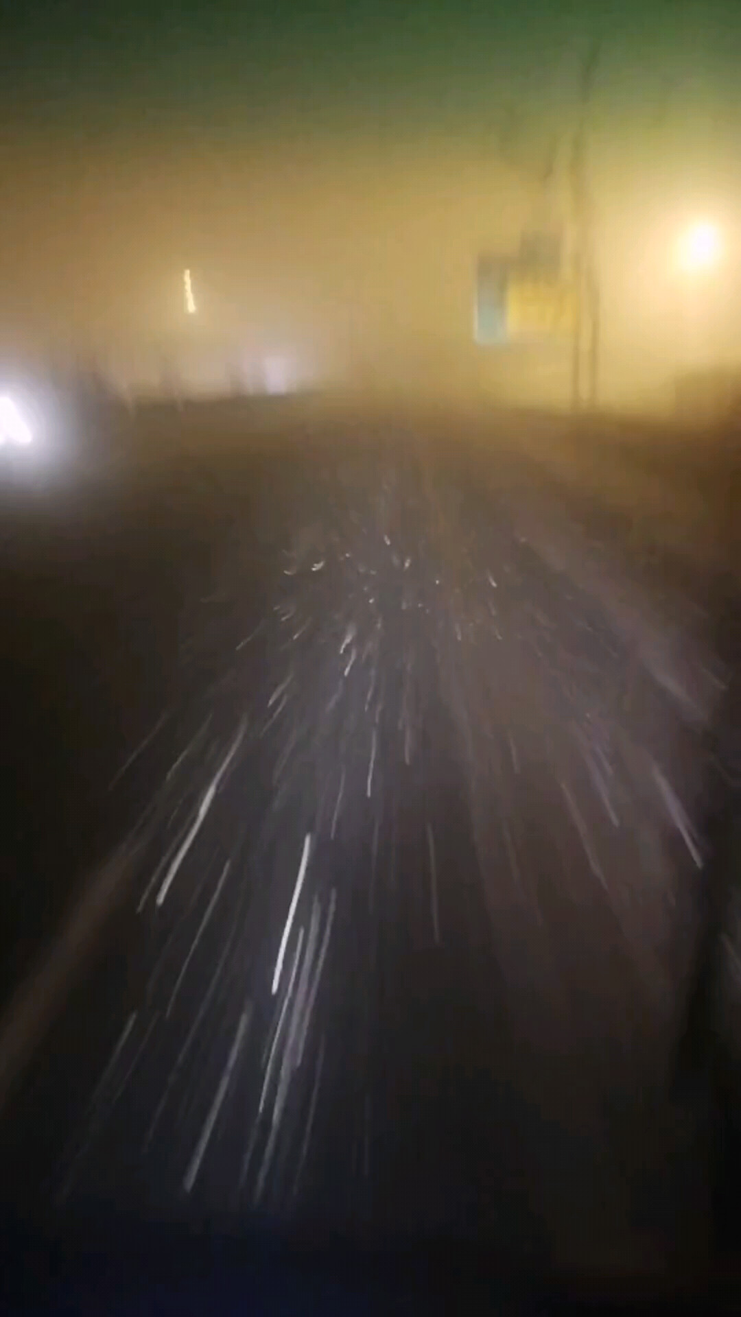 风雨雪夜在路上