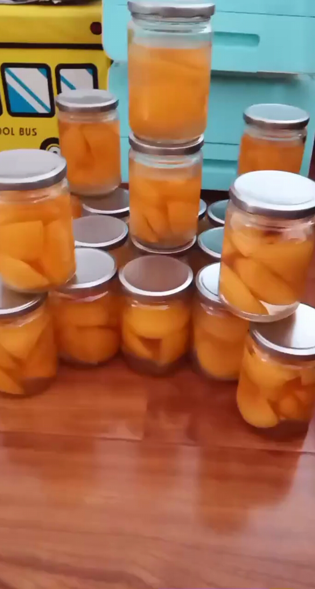 自己做的黄桃罐头 干净卫生好