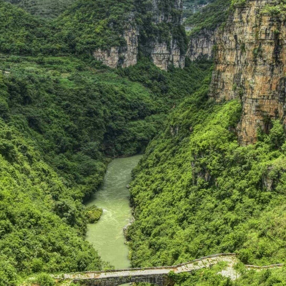 神州仙姑徽徵峰巅草原海报