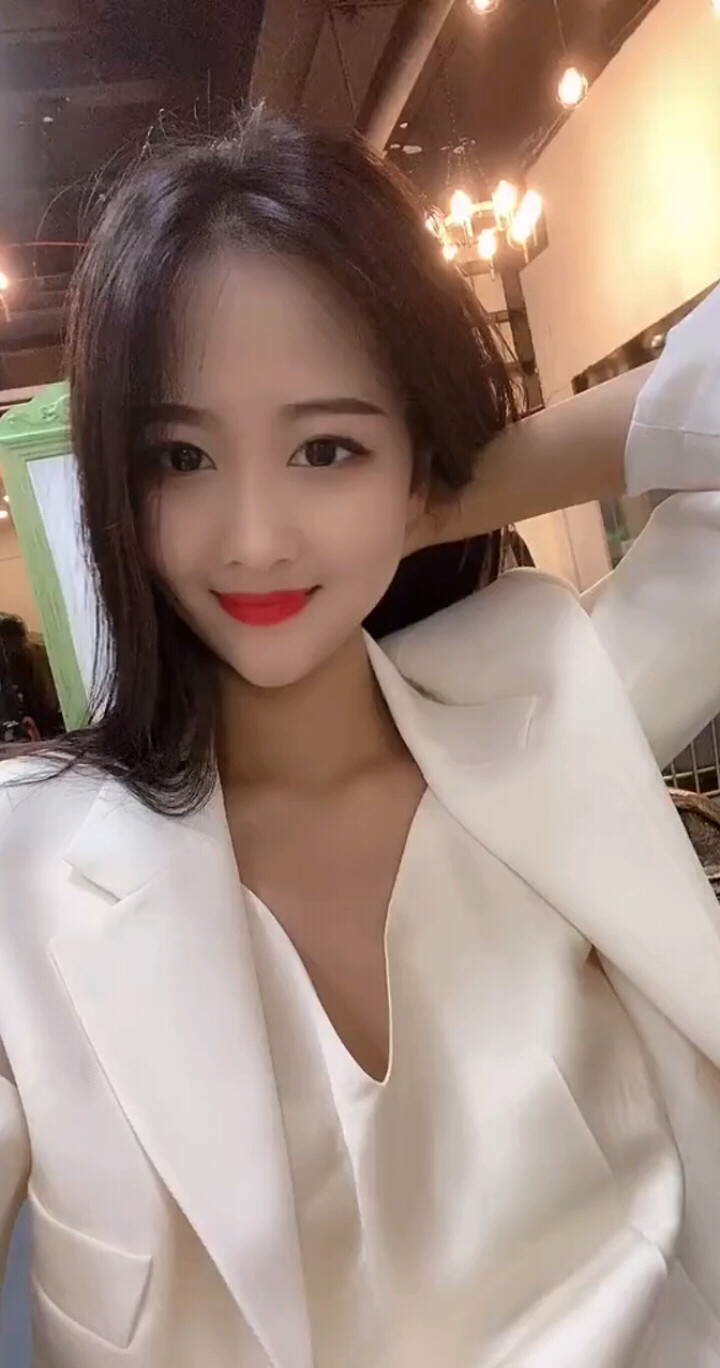 有人在呼天喊地，有人默默的在努