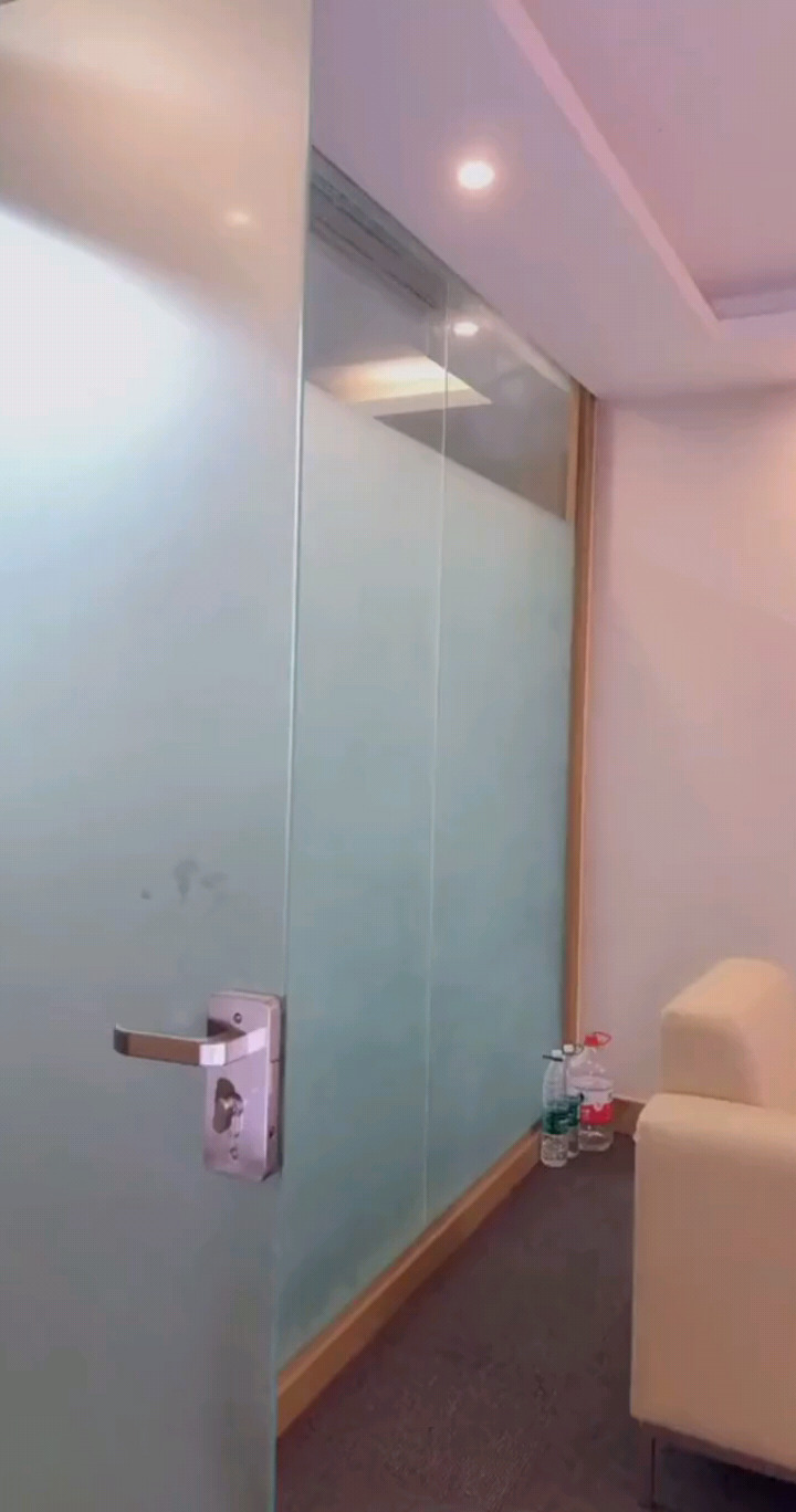 后面小姐姐是不是在*我