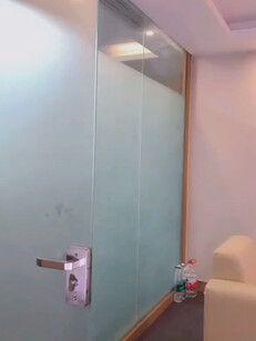 后面小姐姐是不是在*我