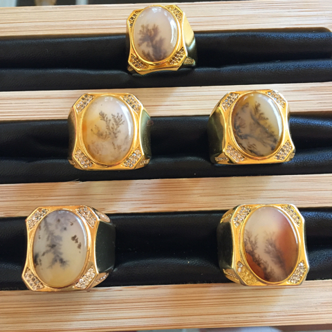 黄龙玉工厂海报