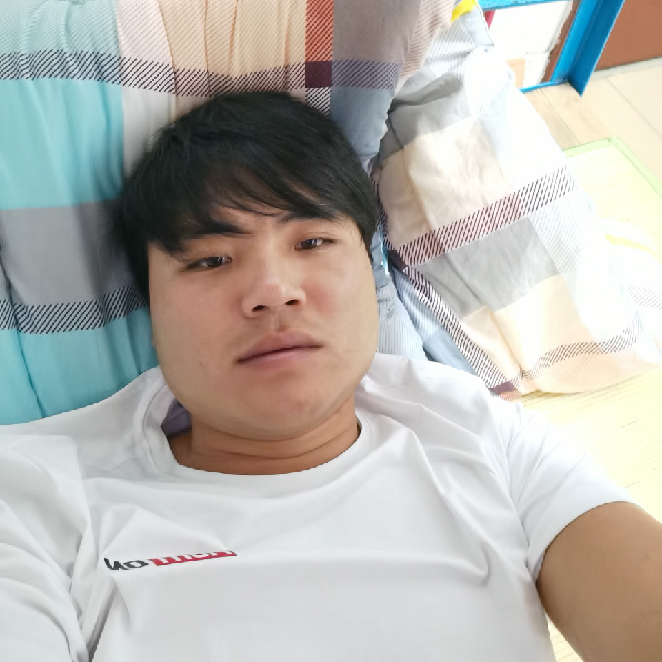 -柠檬树下少年g海报