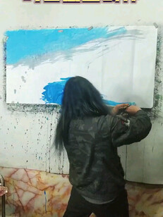 双手多笔时空国画创新未来