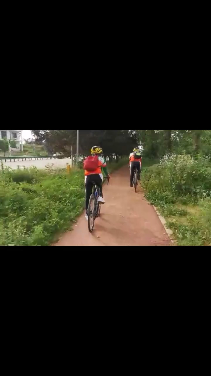 莫道君行早，更有早行