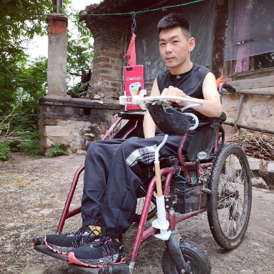 轮椅上小伟海报